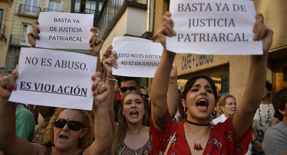 İspanya'da tecavüzcülerin kefaletle serbest kalması kararı protesto ediliyor