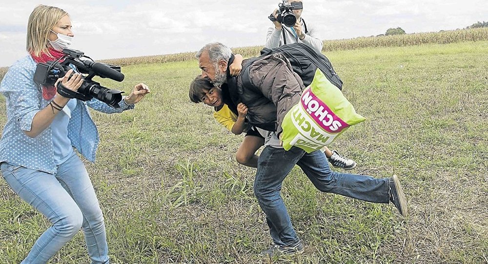 Göçmenlere çelme takan Macar gazeteci beraat etti