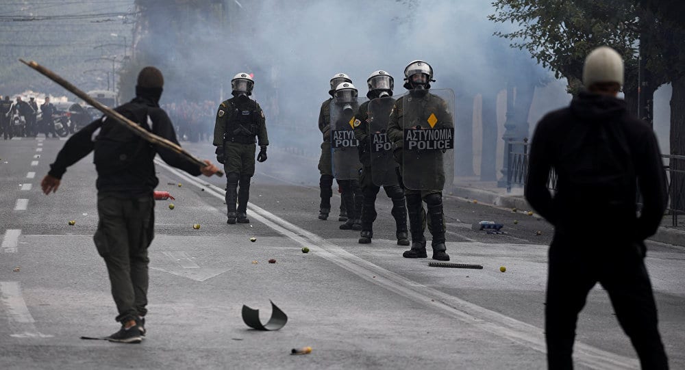 Yunanistan'da öğrenciler ile polis arasında çatışma