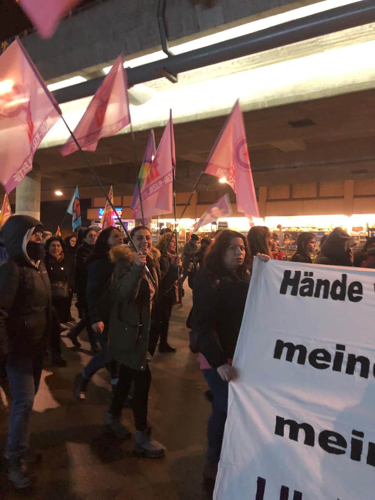 25 Kasim Kadina Yönelik Siddet Zürih`te de Protesto Edildi