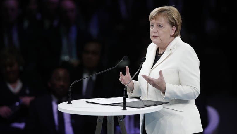 Avrupa Ordusu önerisine Angela Merkel'den destek