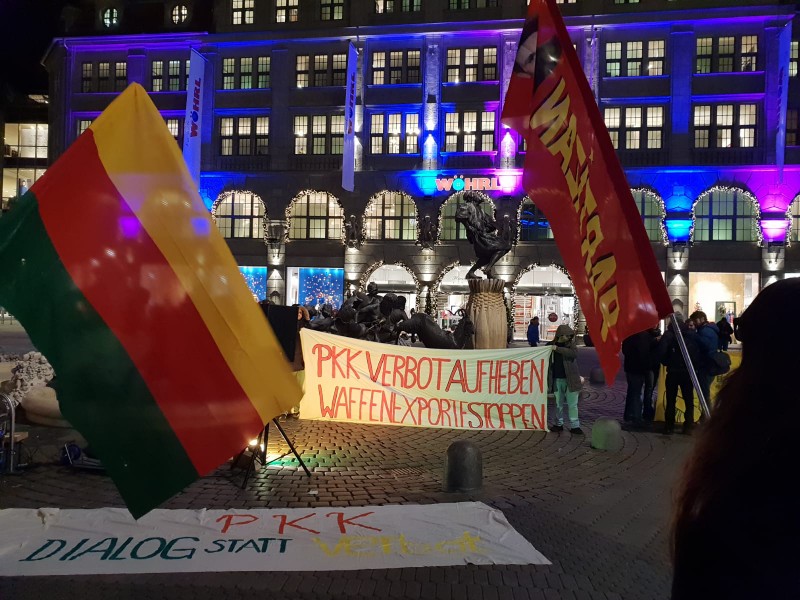 Almanya`da artan baskılara, Polis yasalarına ve PKK yasağına karşı bir Miting düzenlendi