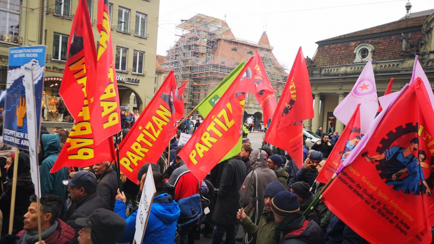 Sınırdışı politikalarına karşı İsviçre-Bern'de miting yapıldı