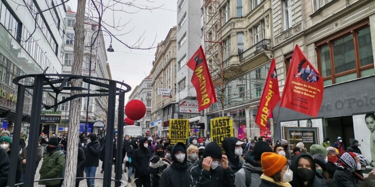 Viyana ırkçılığa ve sosyal hak gasplarına karşı yürüyüş4