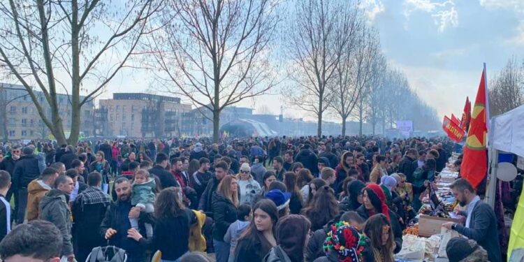 Londra’da 10 bin kişiyle görkemli Newroz kutlaması